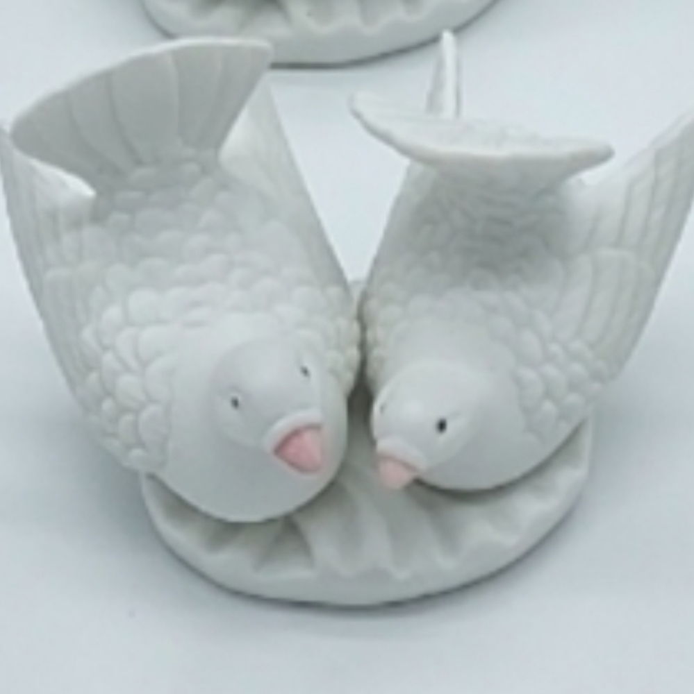 9-Piece White Ceramic Doves Cake Toppers